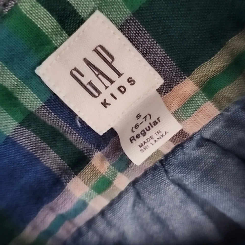 4 pieces of gap size 6/7‎ sweatshirt an long sleeve